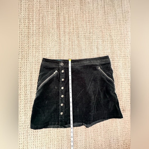 #24 Women's Kuhl corduroys charcoal gray mini skirt in Size 8. - Picture 3 of 7